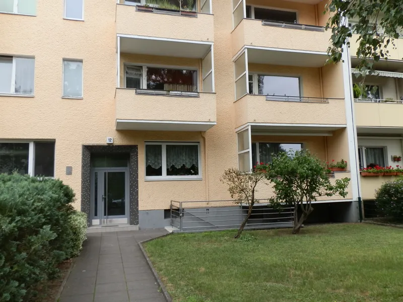 Attraktive 2-Zimmer-Wohnung mit Balkon und EBK in Mariendorf, ruhig und dennoch zentral — photo 1